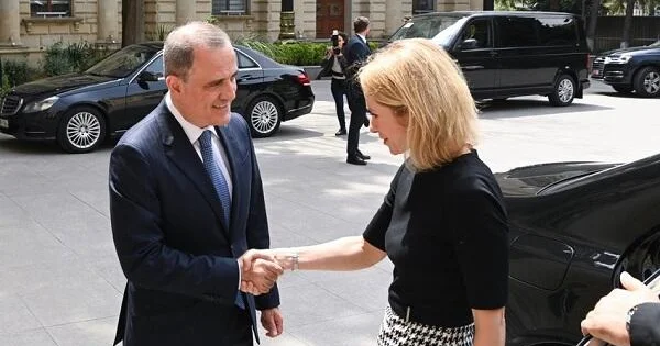 Bayramov Kallasla görüşdü