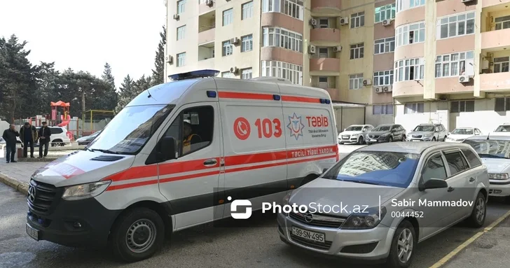На волоске от смерти: пациентка в Баку ждала скорую помощь более трех часов