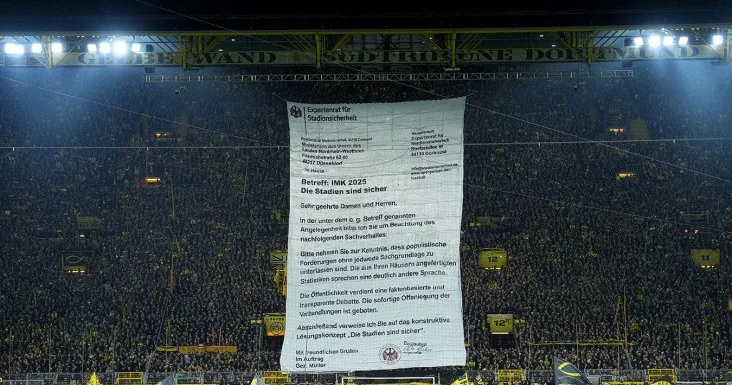 “Borussiya” azarkeşlərindən stadionda təhlükəsizlik tədbirlərinin sərtləşdirilməsinə maraqlı etiraz