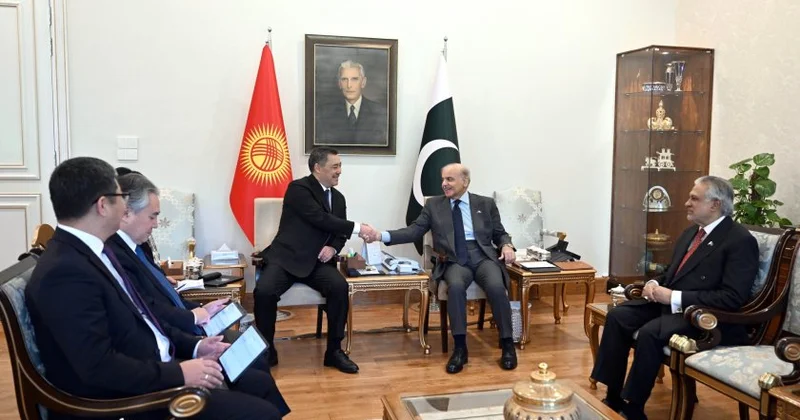 Sadır Japarov Pakistanın baş naziri ilə görüşüb