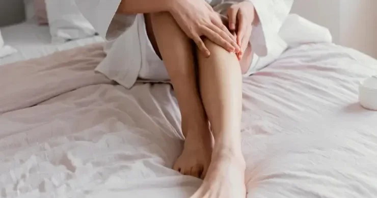 Ayaqlarınıza diqqət yetirin: Bu əlamətlər ürək problemi və ya diabetin xəbərçisi ola bilər