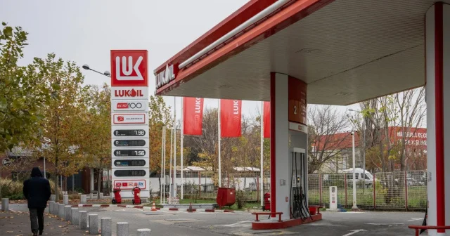 ABŞ Lukoil in xaricdəki stansiyalarını sanksiyalardan azad edib