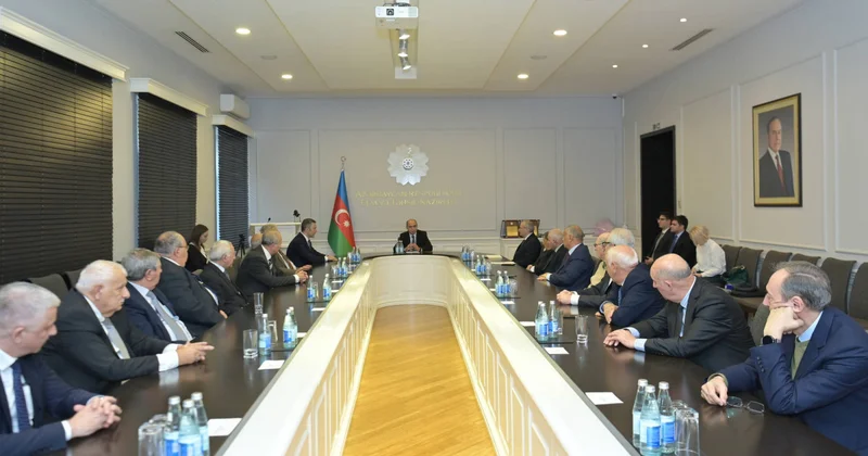 Emin Əmrullayev yüksək dövlət təltiflərinə layiq görülmüş alimlərlə görüşüb