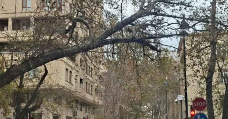 Yasamal rayonunda təhlükəli vəziyyət Foto