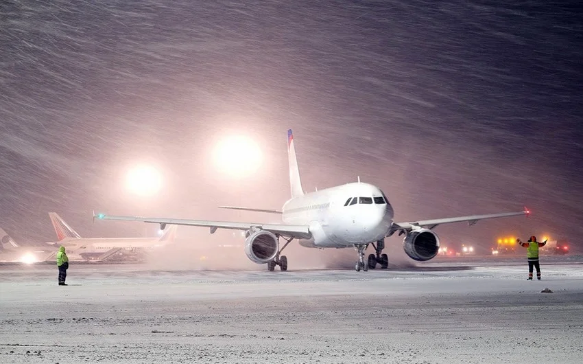 Britaniyada qarlı hava Aeroportların fəaliyyəti dayandırıldı