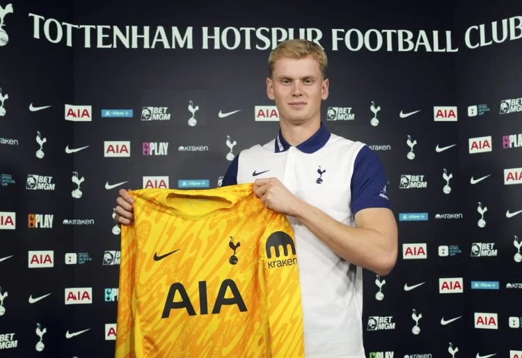 Tottenhem 16 milyon avroya qapıçı transfer etdi RƏSMİ