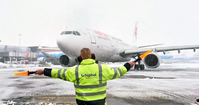 Aeroportda 500 ə yaxın reysi ləğv edib