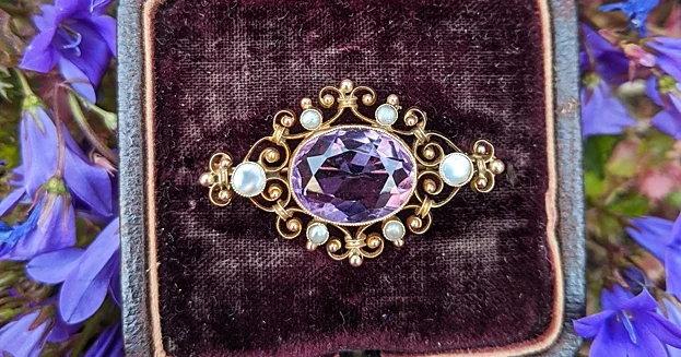 Xarakterli aksesuar: broşlar mövsümün əsas trendinə necə çevrildi..?