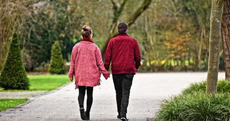Uzun gəzinti ürəyi qoruyur: alimlər qısa addımların risklərini açıqladı