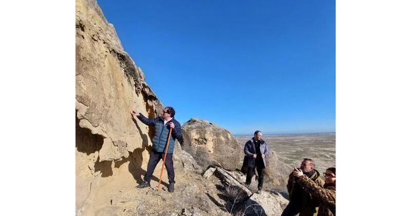 Qobustan qoruğunda yeni qayaüstü təsvir aşkar olunub FOTO