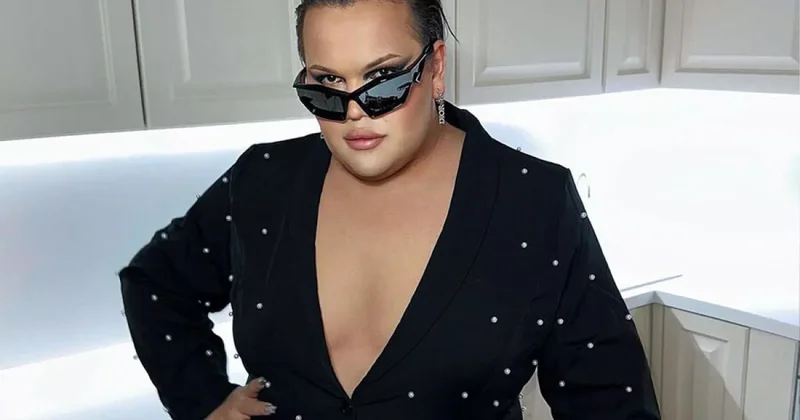 В Париже темнокожие злоумышленники ограбили блогера, оштрафованного за пропаганду ЛГБТ в России Держал нож у моего горла