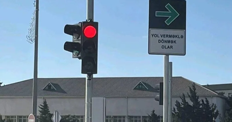 В Баку устанавливаются новые дорожные знаки
