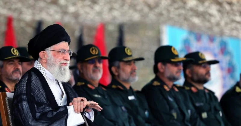 Xalq ayağa qalxdı, Tramp işarə verdi: Xameneinin Tehrandan inanılmaz qaçış PLANI