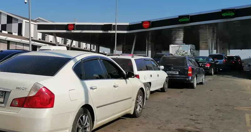 5 километровый затор на дороге к грузино армянской границе: ПРИЧИНА