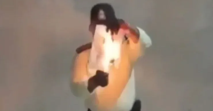 İranda polislər də Xameneyinin şəklini yandırmağa başladı VİDEO