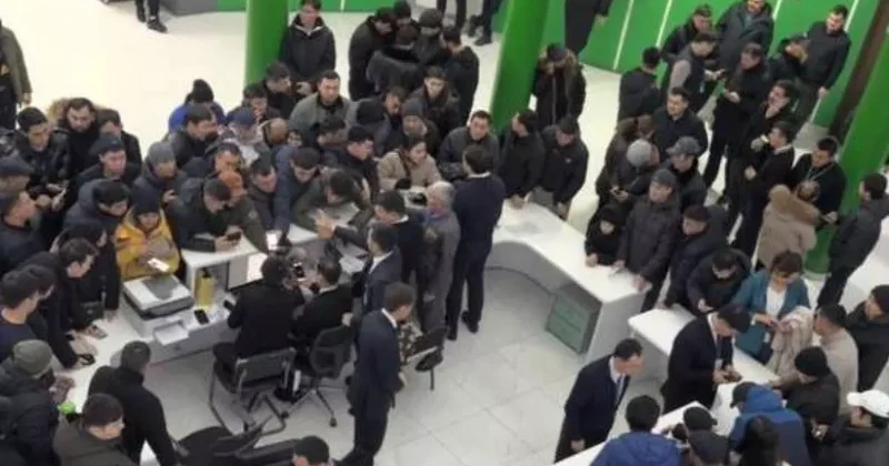 Казахстанцы ринулись за новыми регистрационными номерными знаками: ВИДЕО