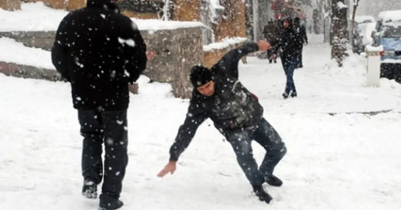 Qusarda 12 nəfər buzda sürüşərək xəsarət alıb