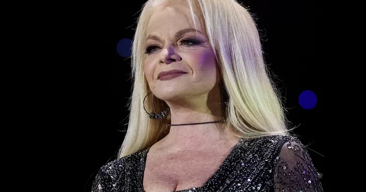 Лариса Долина перенесла передачу квартиры новой владелице