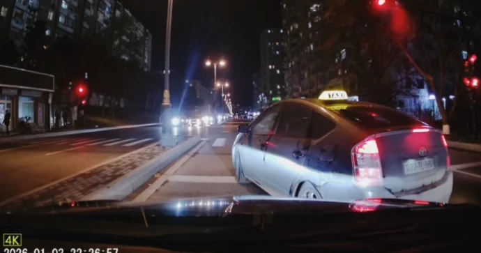 Xətaidə “Prius” sürücüsü qoçuluq edib yol kəsir 77 TL 980 VİDEO