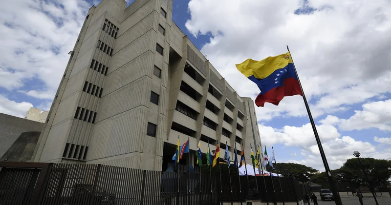 Venesuela hakimiyyəti Maduronun azad olunması üçün xüsusi komissiya yaradıb