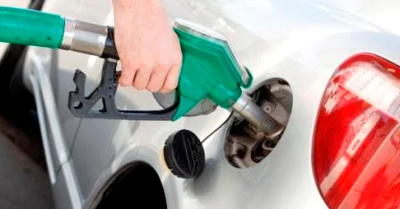 Yanacaqları qarışdırıb tökməyin avtomobilə hansı təsirləri var? EKSPERT AÇIQLADI