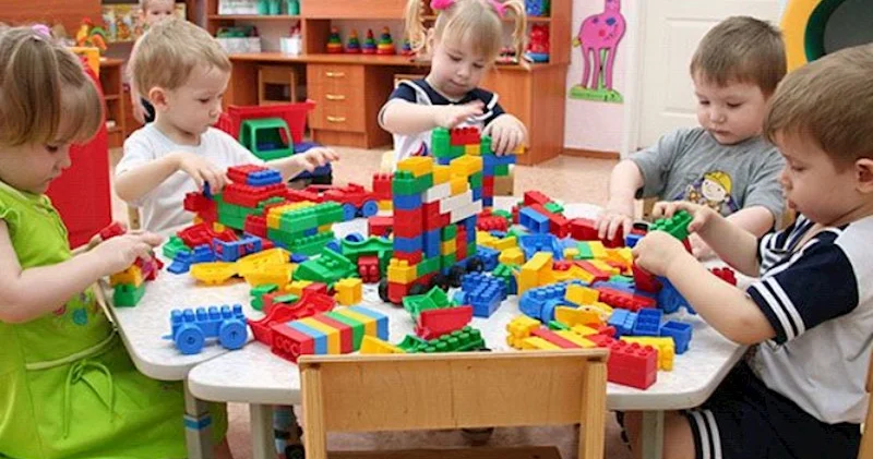 Bu bağçada nə baş verir? Uşaqlara uyğun olmayan davranış