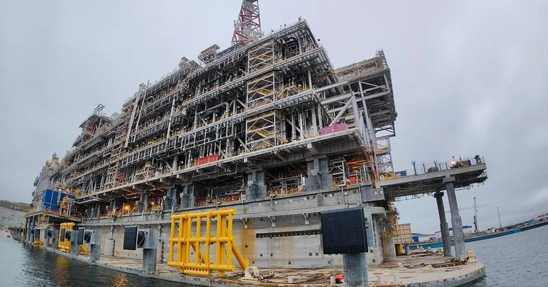 РФ использует единственный ледокол для вывоза СПГ с подсанкционного завода