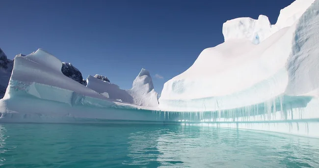 “Qiyamət günü” buzlağı əriməyə başlayıb