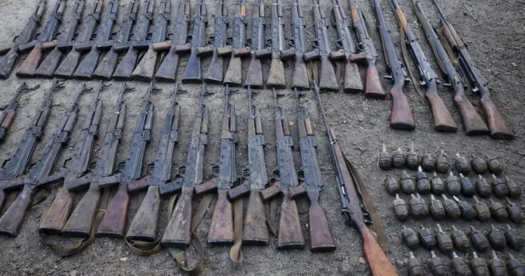 Polis iki gündə 26 avtomat, 11 tüfəng, 26 qumbara aşkarlayıb