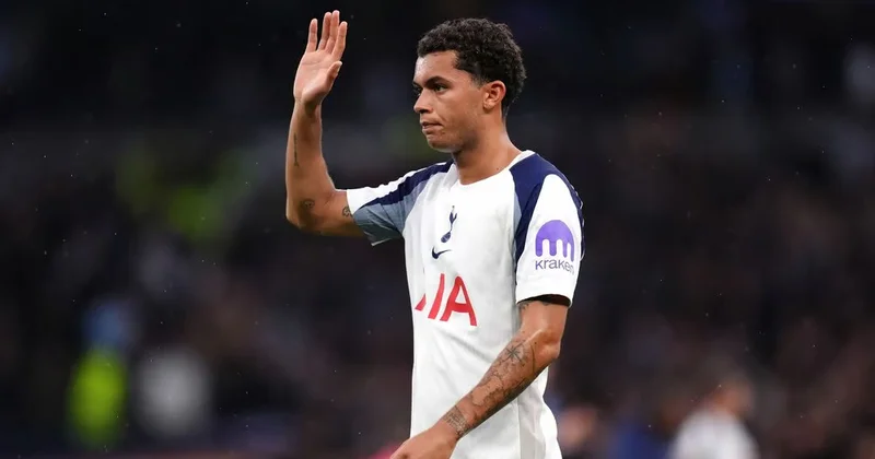 Klubunu dəyişdi, amma Londonda qaldı