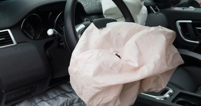 Salyanda avtomobillər toqquşdu: İki nəfər öldü, xəsarət alanlar var