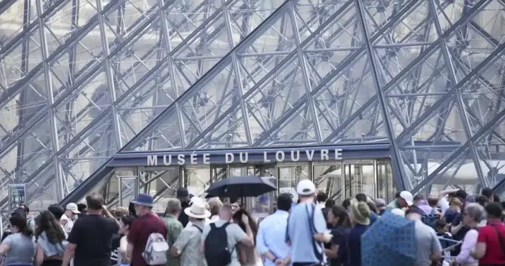 Работники Лувра возобновляют забастовку: культурная жемчужина Парижа снова под угрозой