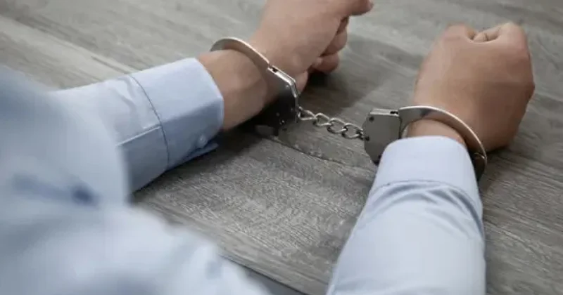 Полиция задержала подозрительного человека у дома Вэнса