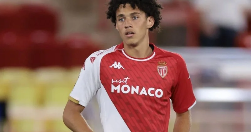 Akliuş karyerasını İngiltərə PL da davam etdirə bilər