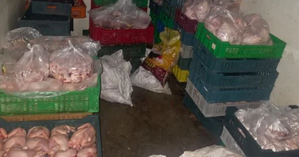 Marketlərə paylanan toyuqlar belə təmizlənirmiş İyrənc mənzərə + VİDEO