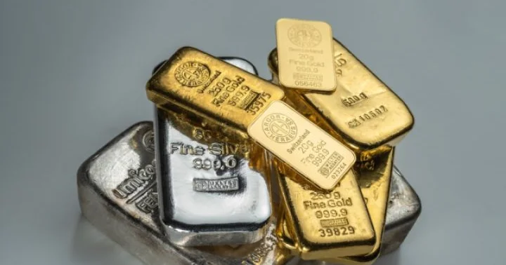 Qızıl və gümüş, investorların geosiyasi risklərdən qorunmaq üçün qiymətli metallara yönəlməsi fonunda bahalaşıb