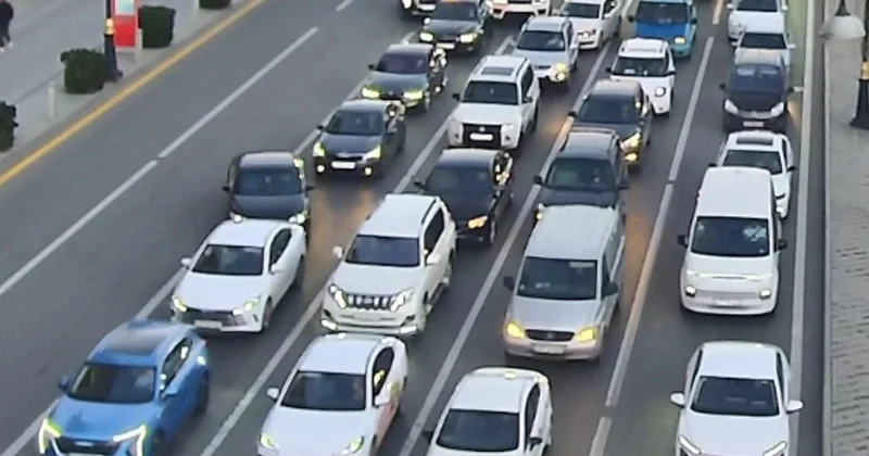 Bayramdan sonra həftənin ilk gününə tıxacla başladıq Fotolar