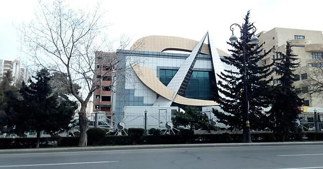 Tanınmış aparıcı Space TV dən getdi FOTO