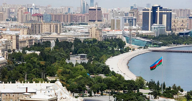 Balkondan balkona salamlaşan şəhər: Bakının yeni “yaxınlığı”