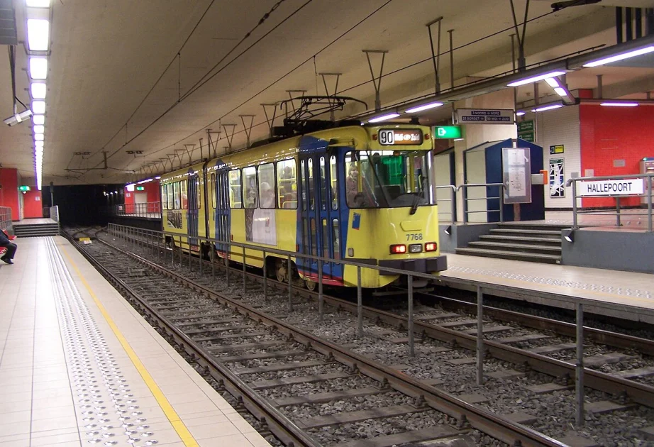 Belçikada metroda atışma törədən şəxslər axtarışa verilib