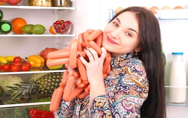 Hər gün kolbasa yemək niyə təhlükəlidir?