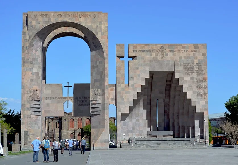 Separatçıların Eçmiəzdindəki əski parçası götürüldü