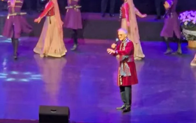 80 yaşında konsert verdi, hamını valeh etdi Video