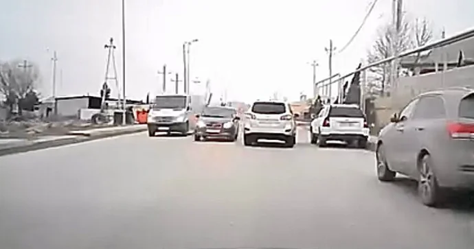 Binəqədidə əks yola çıxan sürücü qəza təhlükəsi yaratdı ANBAAN VİDEO