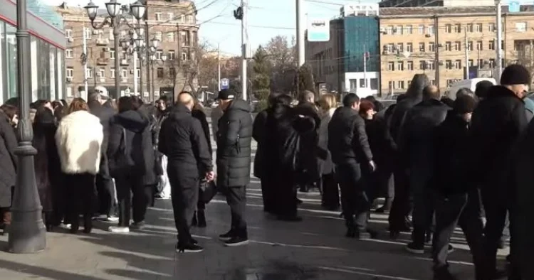 İrəvanda Rossiya Ticarət Mərkəzinin işçiləri etiraz aksiyası keçiriblər