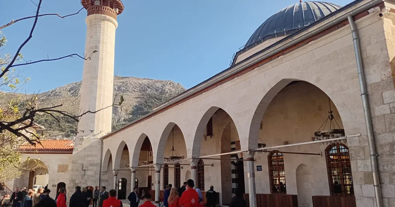 Türkiyədə zəlzələdən zərər görən məscid və kilsələr bərpa edilir