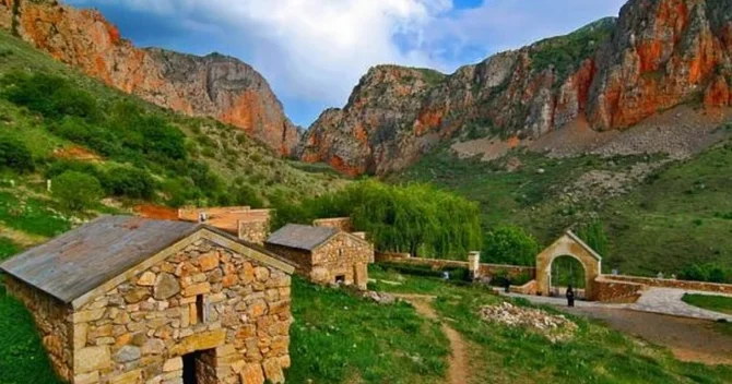 Qərbi azərbaycanlılara məxsus abidələr, müqəddəs yerlərin bərpası gündəmə gəlməlidir
