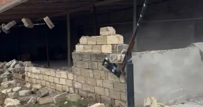 Nazirlik Binəqədidə qanunsuz tikilini sökdü