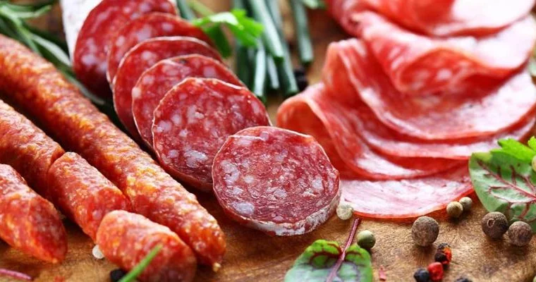 “Kolbasa, sosis, vetçina kimi emal olunmuş ət məhsulları riskli qidalar qurupuna aiddir” HƏKİM DANIŞDI
