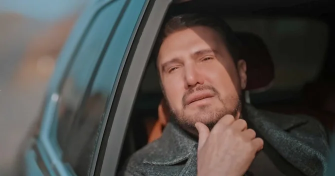 Yeni klipində həyatı əks olunan Nadir göz yaşlarına hakim ola bilmədi